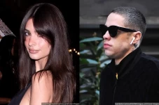 Emily Ratajkowski Beri...