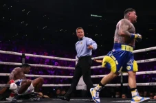Andy Ruiz Ancam Robohkan...
