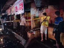 Pom Bensin Mini Terbakar,...