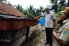 Datangi Lokasi Longsor...