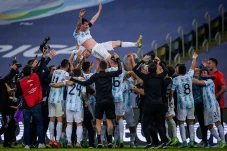 Argentina Berpeluang...