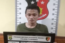 2 Tahun Buron, Penjambret...