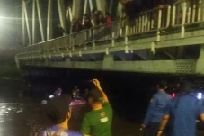 15 Personel Damkar Diterjunkan...