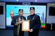 Kunjungi Pupuk Kaltim,...