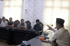 Ketua Dewan Pastikan...