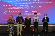 3 Mahasiswa Sampoerna...
