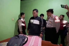 Lucuti Daster dan Setubuhi...