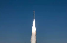 China Luncurkan Satelit...