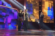 Rachel Manurung Rebut...