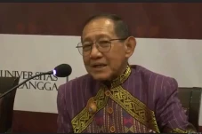 Hermawan Kartajaya Serahkan...