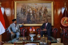 Prabowo: Negosiasi Pembelian...