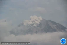 Gunung Semeru Erupsi...