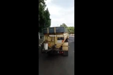 Sopir Truk Tangki Tinja...