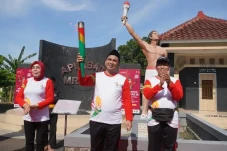 Dilepas Gus Yasin, Obor...