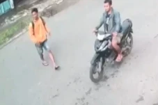 2 Pelaku Curanmor Terekam...