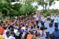 Khawatir Gempa Susulan,...