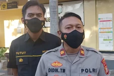 Anggota Dewan Kabupaten...