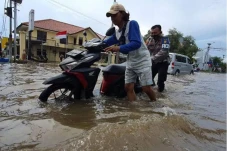 Waspada! Banjir Rob...