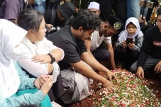 Isak Tangis sang Anak...