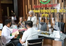 Kejati Jatim Kembali...