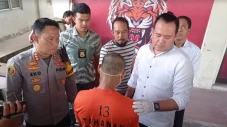 Istri Digoda dan Dipegang-pegang,...