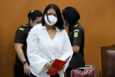 Putri Candrawathi Minta...