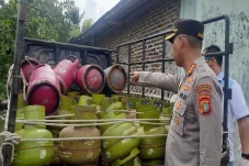 Polisi Gerebek Pengoplos...