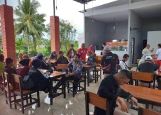 Ribuan Warga Antusias...