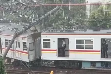 Imbas KRL Anjlok di...