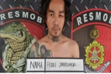 Kuras Barang Milik Teman...