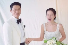 Son Ye Jin Melahirkan...