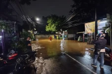 Kali Grogol Meluap,...