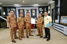 Bupati Pasangkayu Terima...