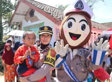 Badut Polisi Beraksi...
