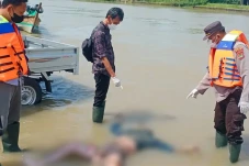 Mayat Pria Tanpa Celana...