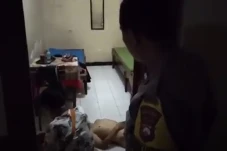 Geger Pria Tewas Telanjang...