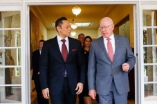 Diundang ke Australia,...