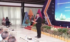 Wisuda 49 Lulusan Program...