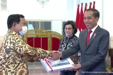 Serahkan DIPA dan TKDD...