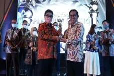 Petrokimia Gresik Raih...