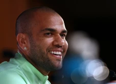 Dani Alves Janji Bantu...