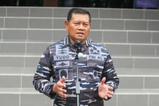 Tinggalkan Mabes AL,...