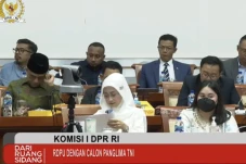 Mendadak Ruang Rapat...