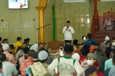 Tausiah di Masjid Agung...