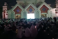 Banjiri Masjid At-Tin...