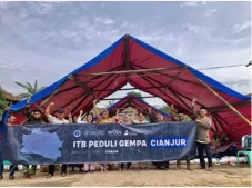 ITB Bangun Shelter Bambu...