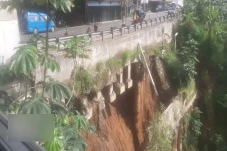 Tembok Penahan Tanah...