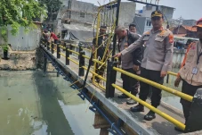 Polisi Cari Ibu yang...