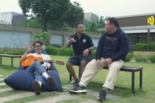 Mendadak Jadi Lebih...