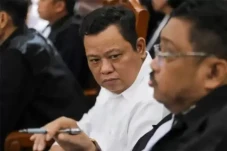 Hakim Tertawa saat Kuat...